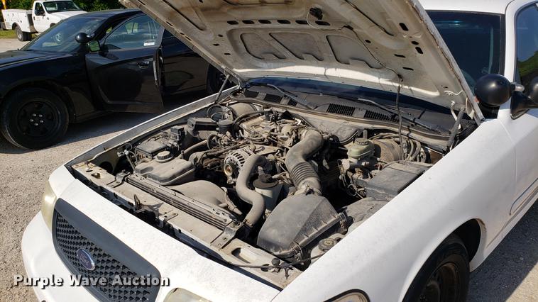 image for item EN9970 2001 Ford Crown Victoria Police Interceptor