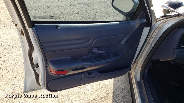 image for item EN9970 2001 Ford Crown Victoria Police Interceptor