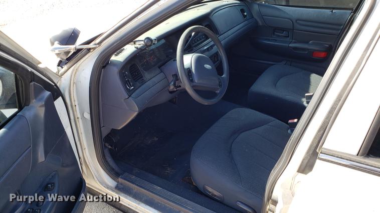 image for item EN9970 2001 Ford Crown Victoria Police Interceptor