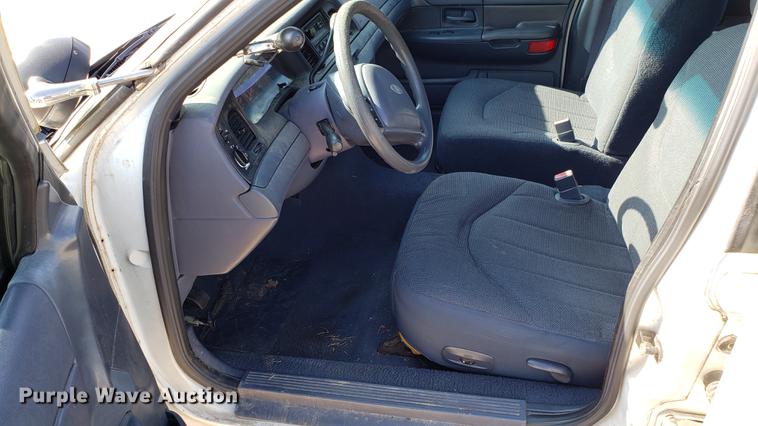 image for item EN9970 2001 Ford Crown Victoria Police Interceptor