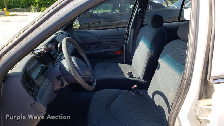 image for item EN9970 2001 Ford Crown Victoria Police Interceptor