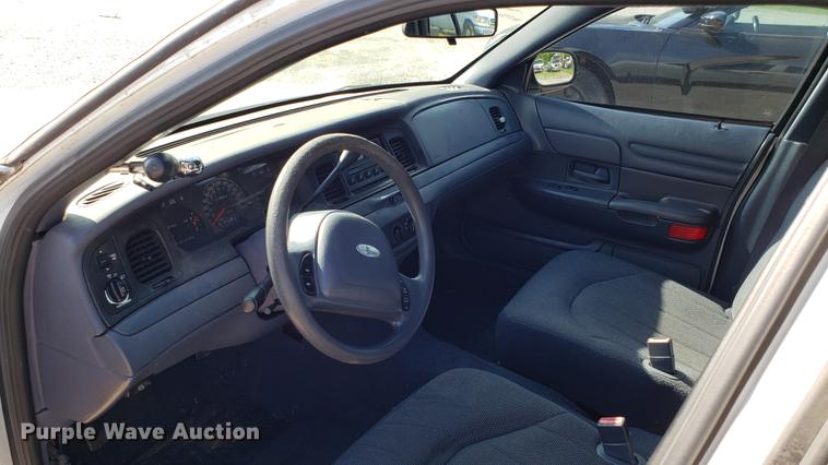 image for item EN9970 2001 Ford Crown Victoria Police Interceptor