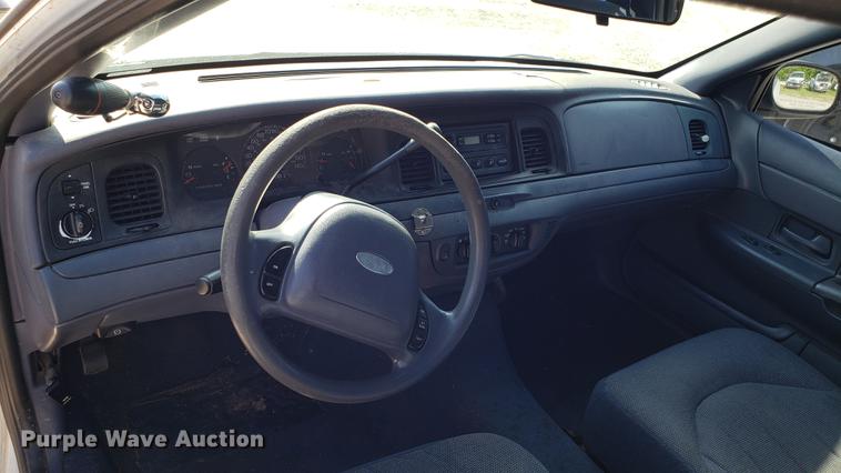 image for item EN9970 2001 Ford Crown Victoria Police Interceptor