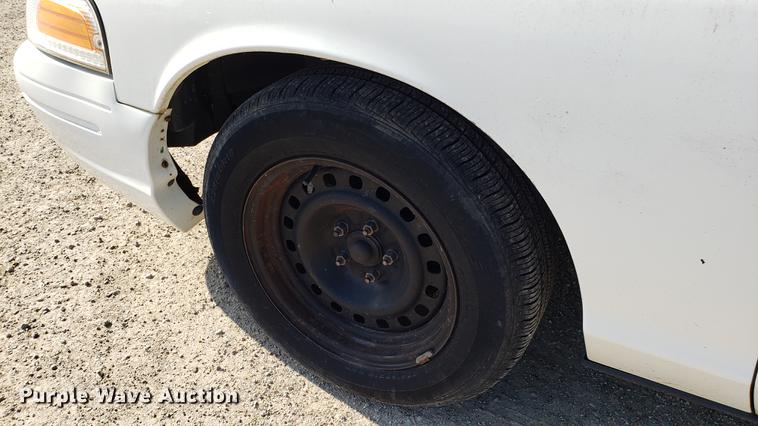 image for item EN9970 2001 Ford Crown Victoria Police Interceptor