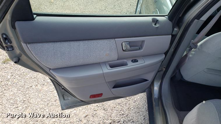 image for item EN9971 2001 Ford Taurus