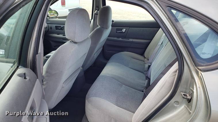 image for item EN9971 2001 Ford Taurus