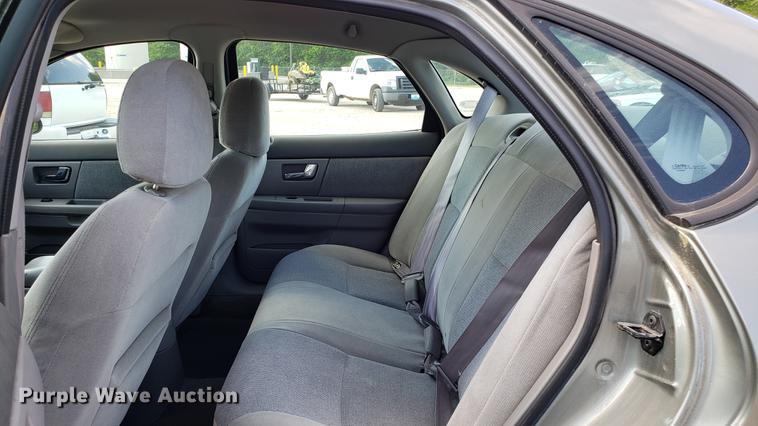 image for item EN9971 2001 Ford Taurus