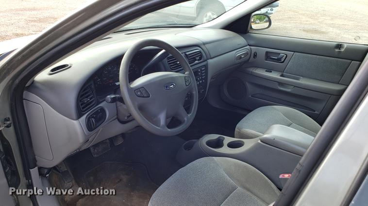 image for item EN9971 2001 Ford Taurus