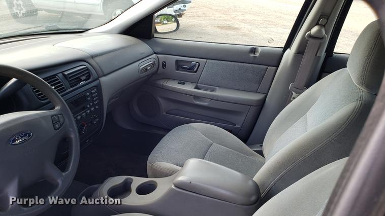 image for item EN9971 2001 Ford Taurus
