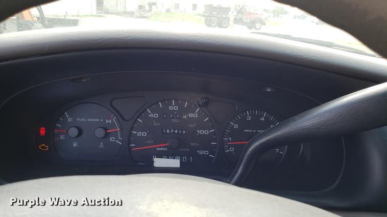 image for item EN9971 2001 Ford Taurus