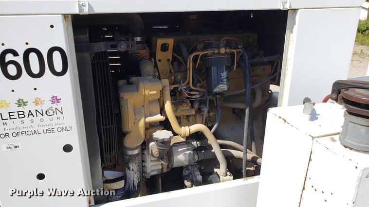 image for item EN9977 2004 Wood Chuck HyRoller 1200 wood chipper