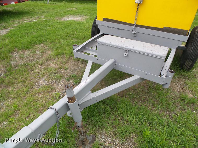 image for item EQ9089 Fuel tank trailer