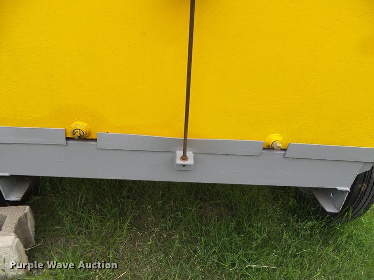 image for item EQ9089 Fuel tank trailer