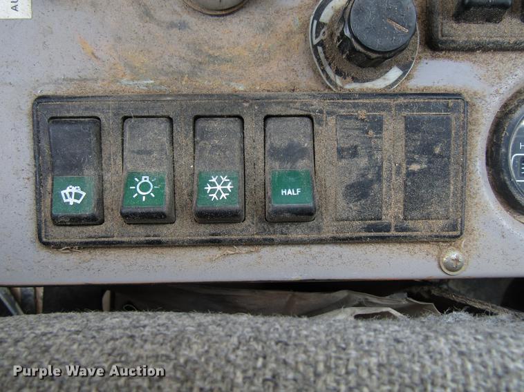 image for item EU9636 1998 Hyundai Robex 210LC-3 excavator