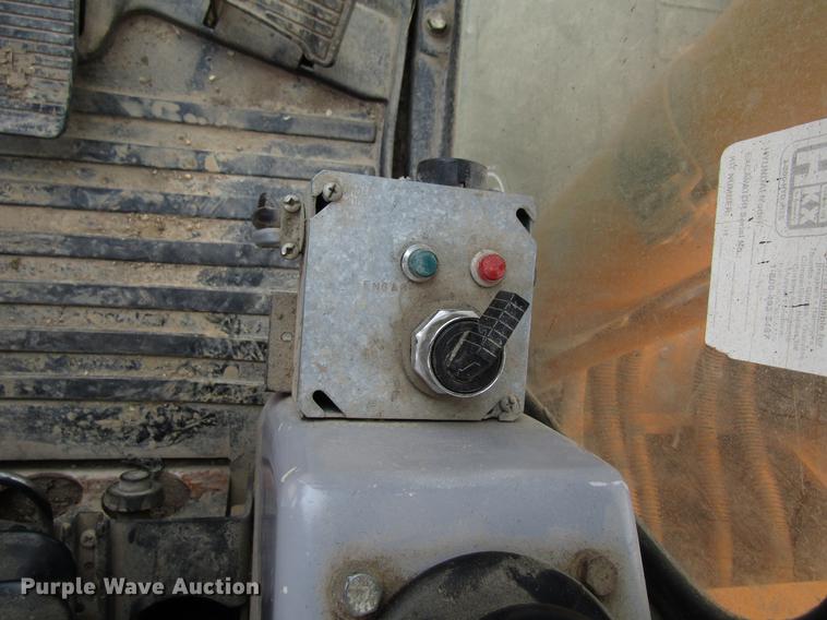 image for item EU9636 1998 Hyundai Robex 210LC-3 excavator