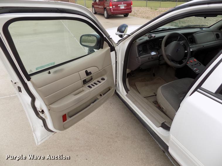 image for item FG9401 2010 Ford Crown Victoria Police Interceptor