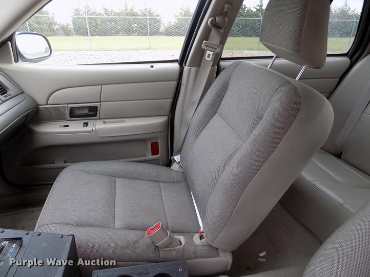 image for item FG9401 2010 Ford Crown Victoria Police Interceptor