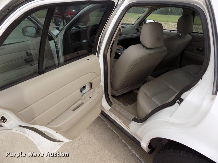 image for item FG9401 2010 Ford Crown Victoria Police Interceptor