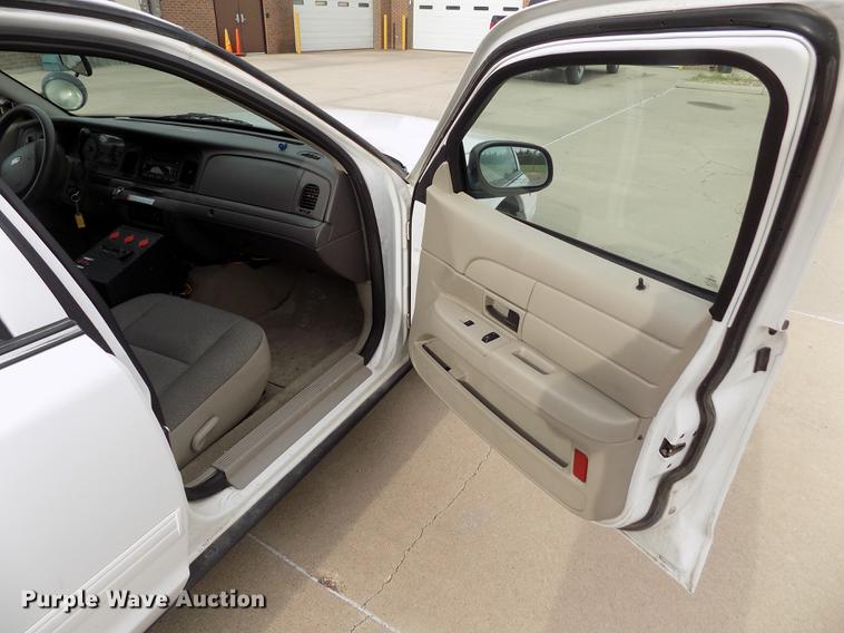 image for item FG9401 2010 Ford Crown Victoria Police Interceptor