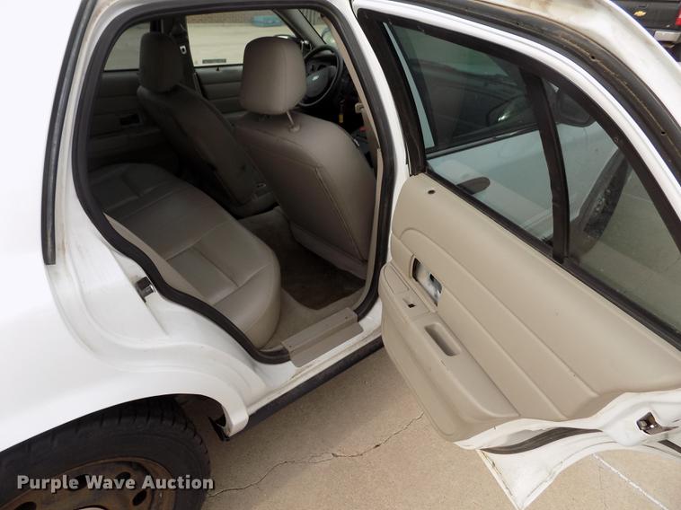 image for item FG9401 2010 Ford Crown Victoria Police Interceptor