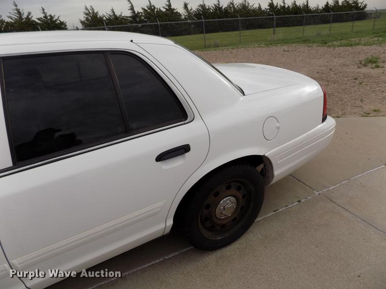 image for item FG9401 2010 Ford Crown Victoria Police Interceptor