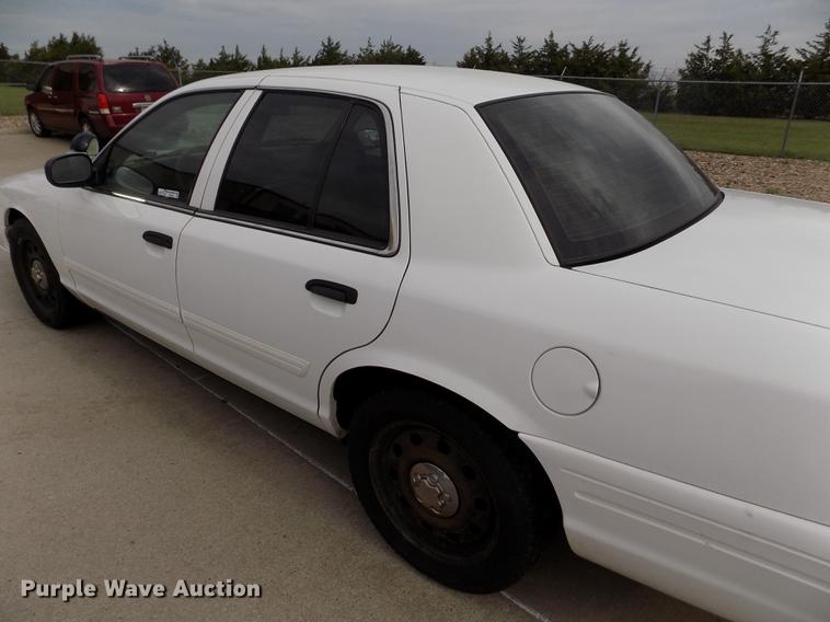 image for item FG9401 2010 Ford Crown Victoria Police Interceptor