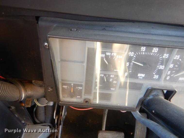 image for item FH9437 1994 International 3800 school bus