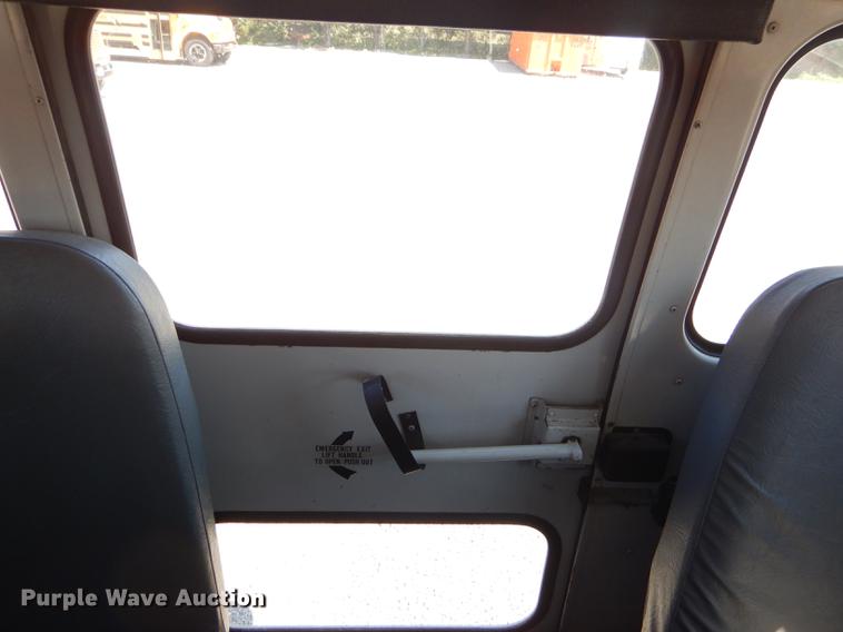 image for item FH9437 1994 International 3800 school bus