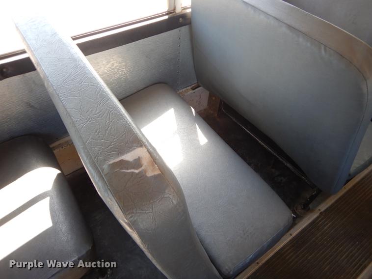 image for item FH9437 1994 International 3800 school bus