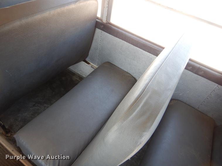 image for item FH9437 1994 International 3800 school bus