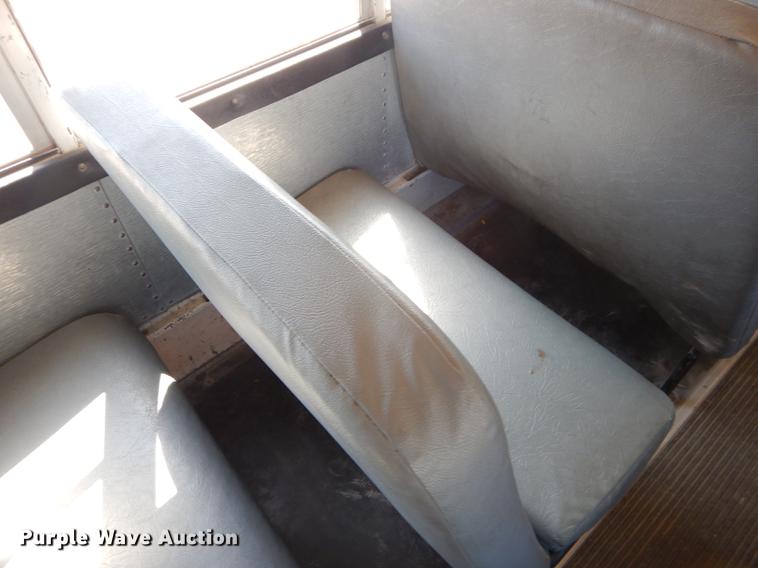 image for item FH9437 1994 International 3800 school bus