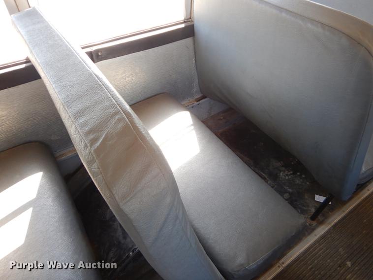 image for item FH9437 1994 International 3800 school bus