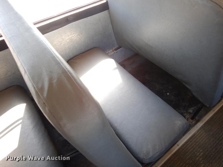 image for item FH9437 1994 International 3800 school bus