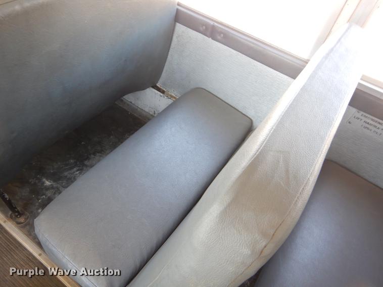 image for item FH9437 1994 International 3800 school bus