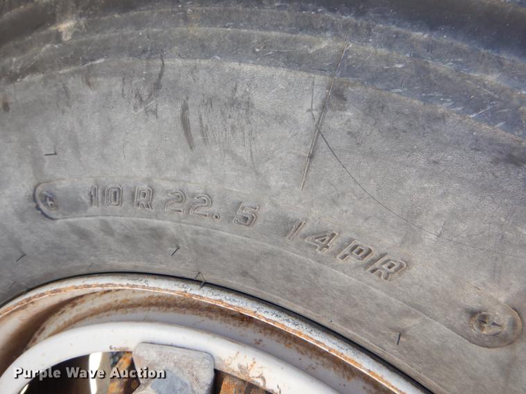 image for item FH9437 1994 International 3800 school bus