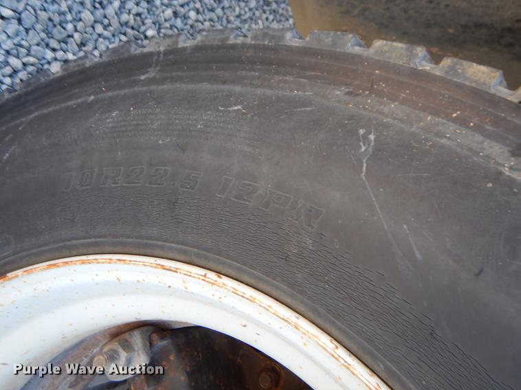 image for item FH9437 1994 International 3800 school bus