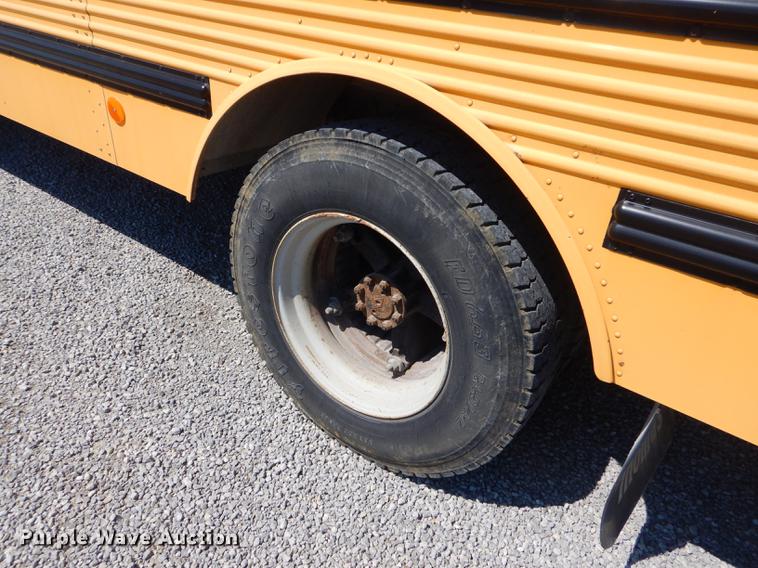 image for item FH9437 1994 International 3800 school bus
