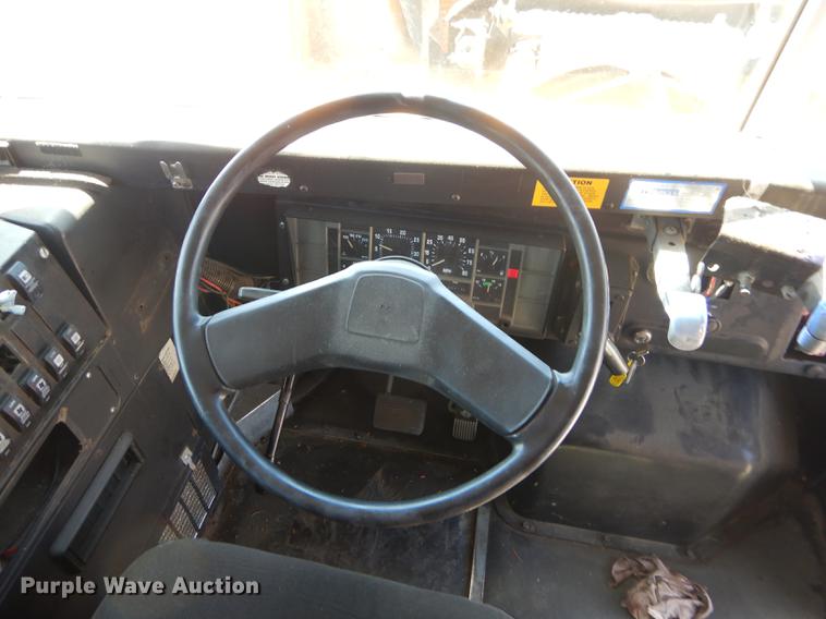 image for item FH9438 1998 International 3800 school bus