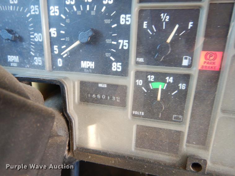 image for item FH9438 1998 International 3800 school bus