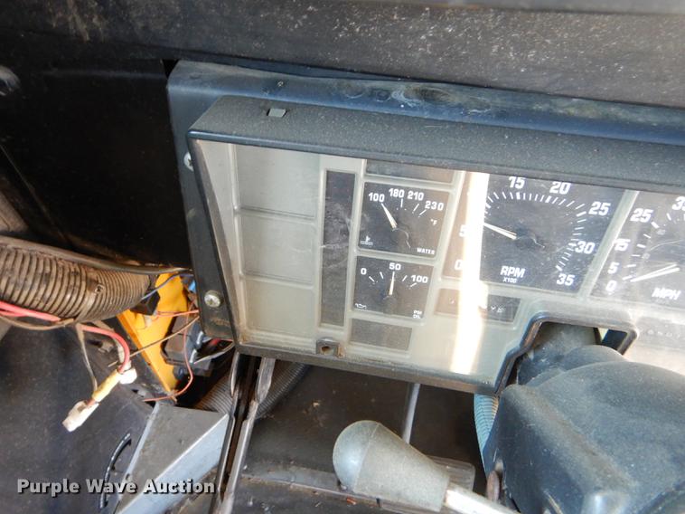 image for item FH9438 1998 International 3800 school bus