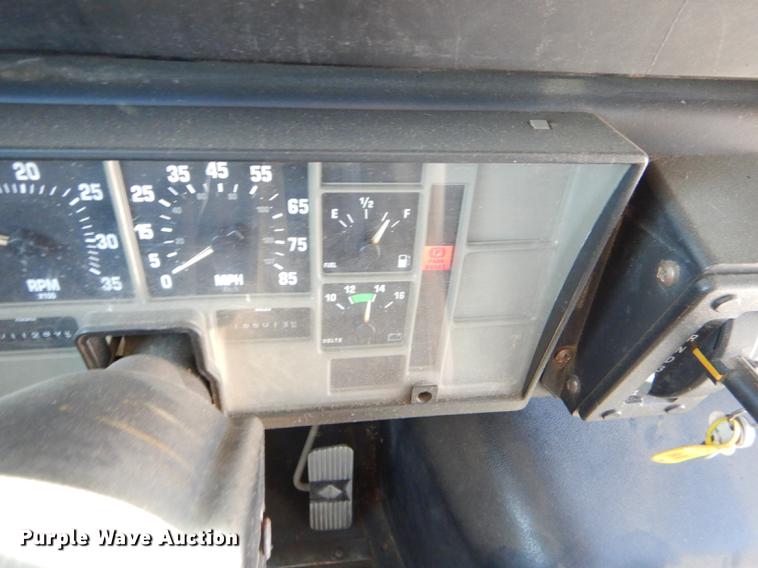 image for item FH9438 1998 International 3800 school bus
