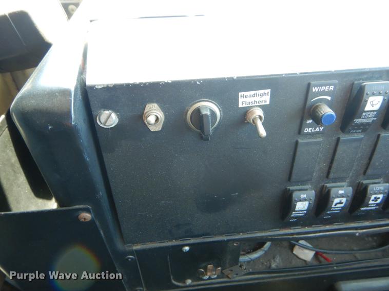 image for item FH9438 1998 International 3800 school bus