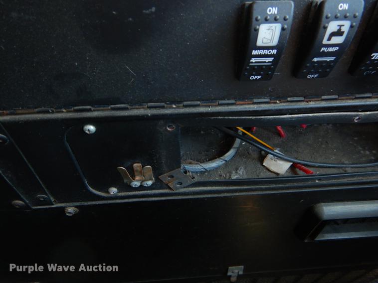 image for item FH9438 1998 International 3800 school bus