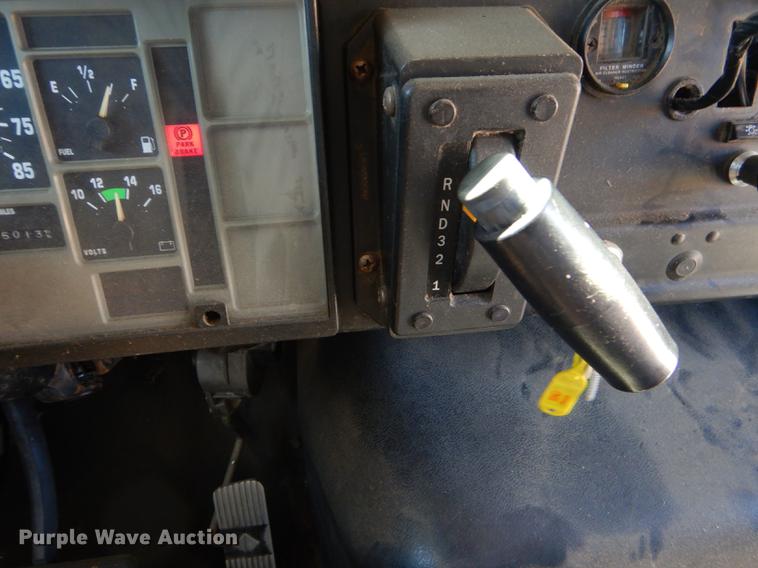 image for item FH9438 1998 International 3800 school bus