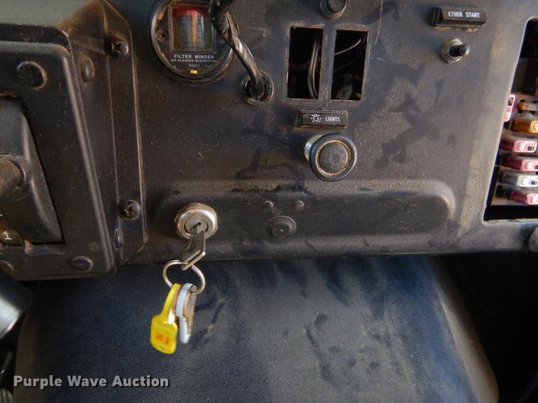 image for item FH9438 1998 International 3800 school bus