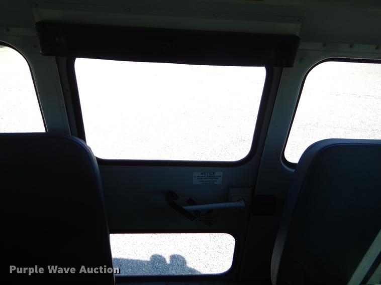 image for item FH9438 1998 International 3800 school bus