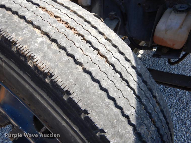 image for item FH9438 1998 International 3800 school bus