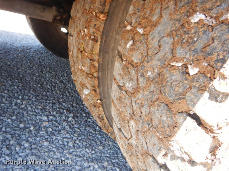 image for item FH9438 1998 International 3800 school bus