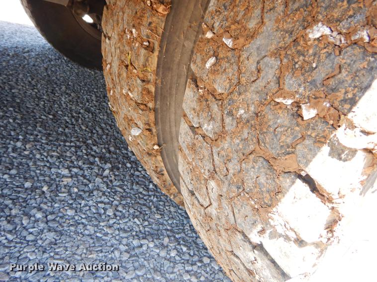 image for item FH9438 1998 International 3800 school bus