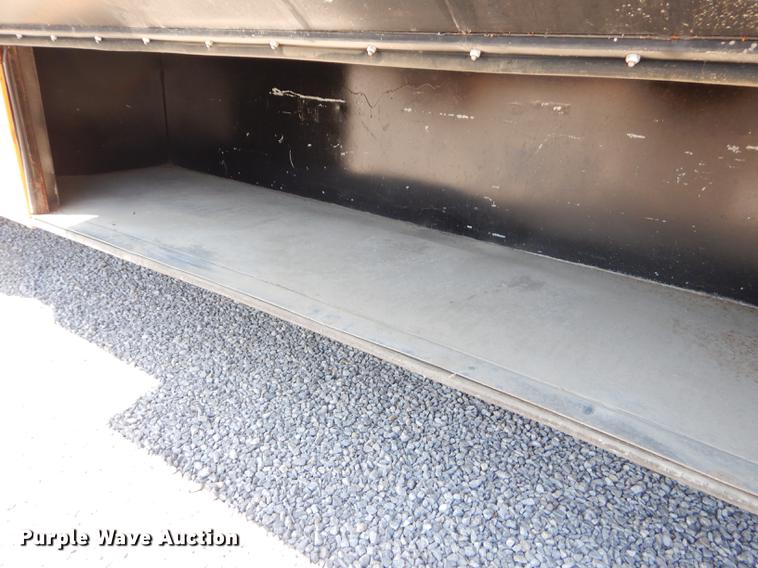 image for item FH9438 1998 International 3800 school bus